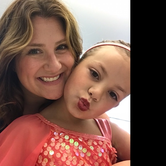 Meet your Posher, Lauren - Picture 2 of 2